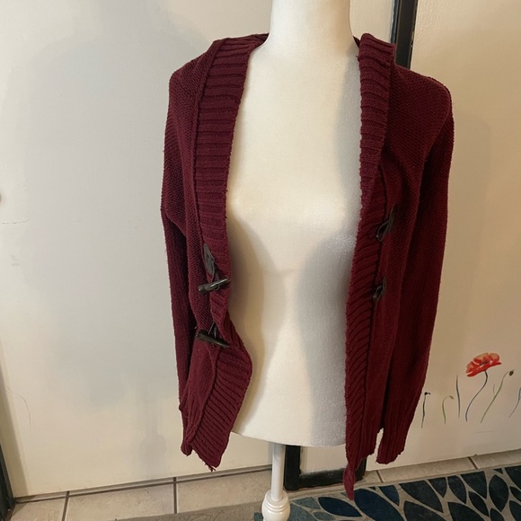 Maroon hook closure hooded knit cardigan - Picture 5 of 11